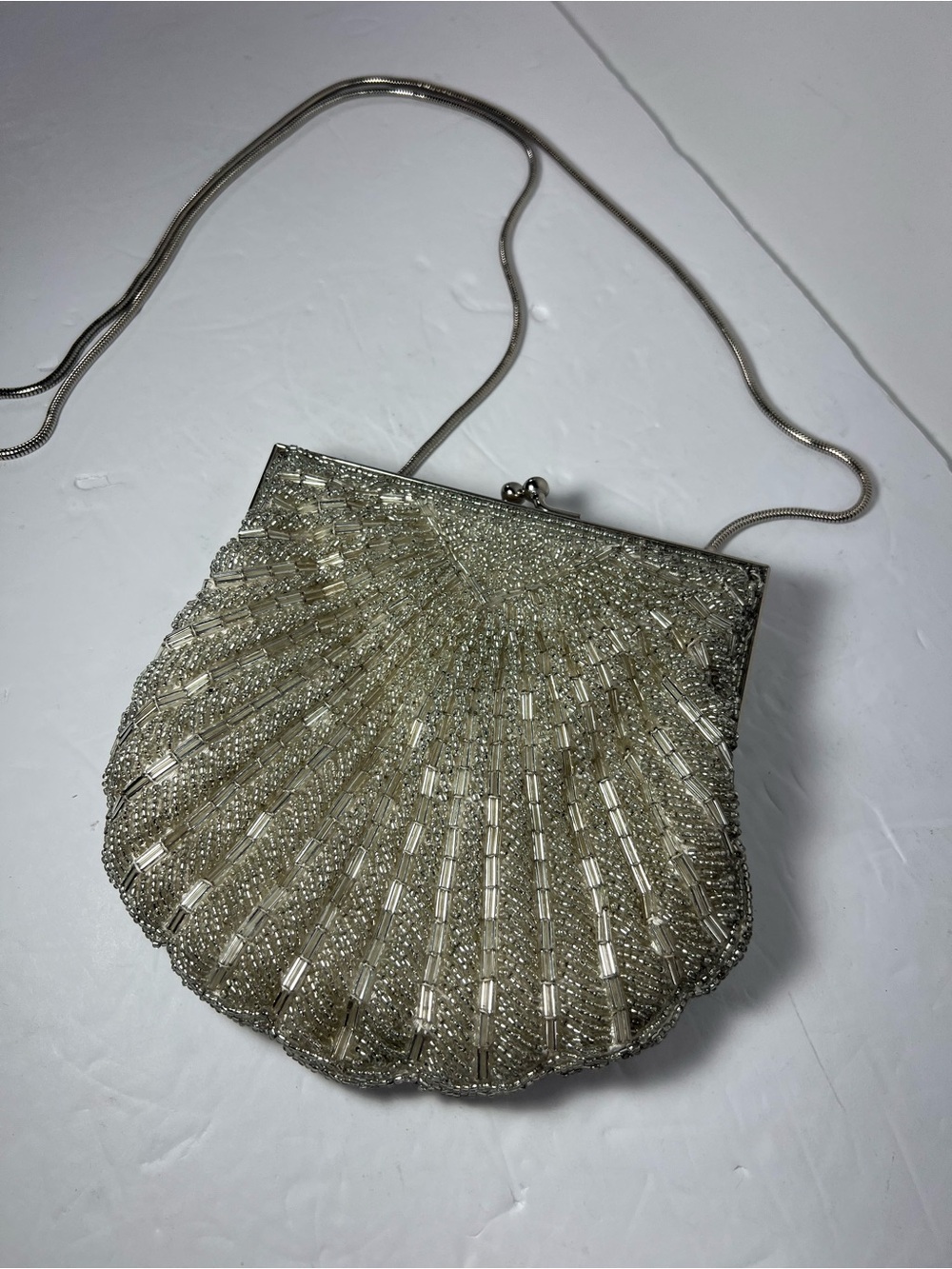Vintage Hand Beaded Clamshell Purse Kiss Lock Closure Silver Toned Crossbody